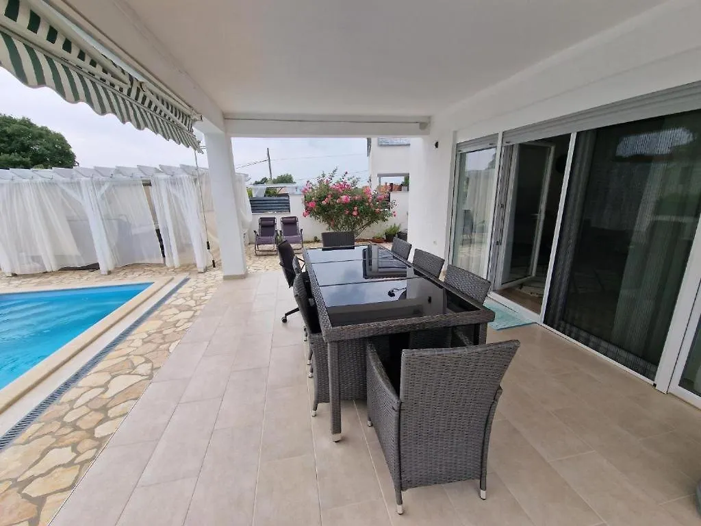 Haus Milly Jacuzzi & Pool Villa Krnica
