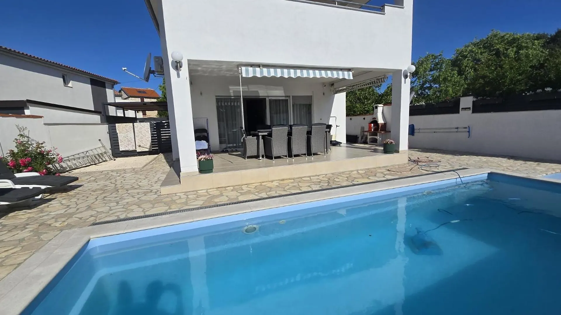 הוילה קרניצה Haus Milly Jacuzzi & Pool בית נופש
