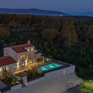  Villa Izabel With Hot Whirpool